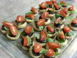 hors d'oeuvres mini Bacon lettuce and tomato tarts